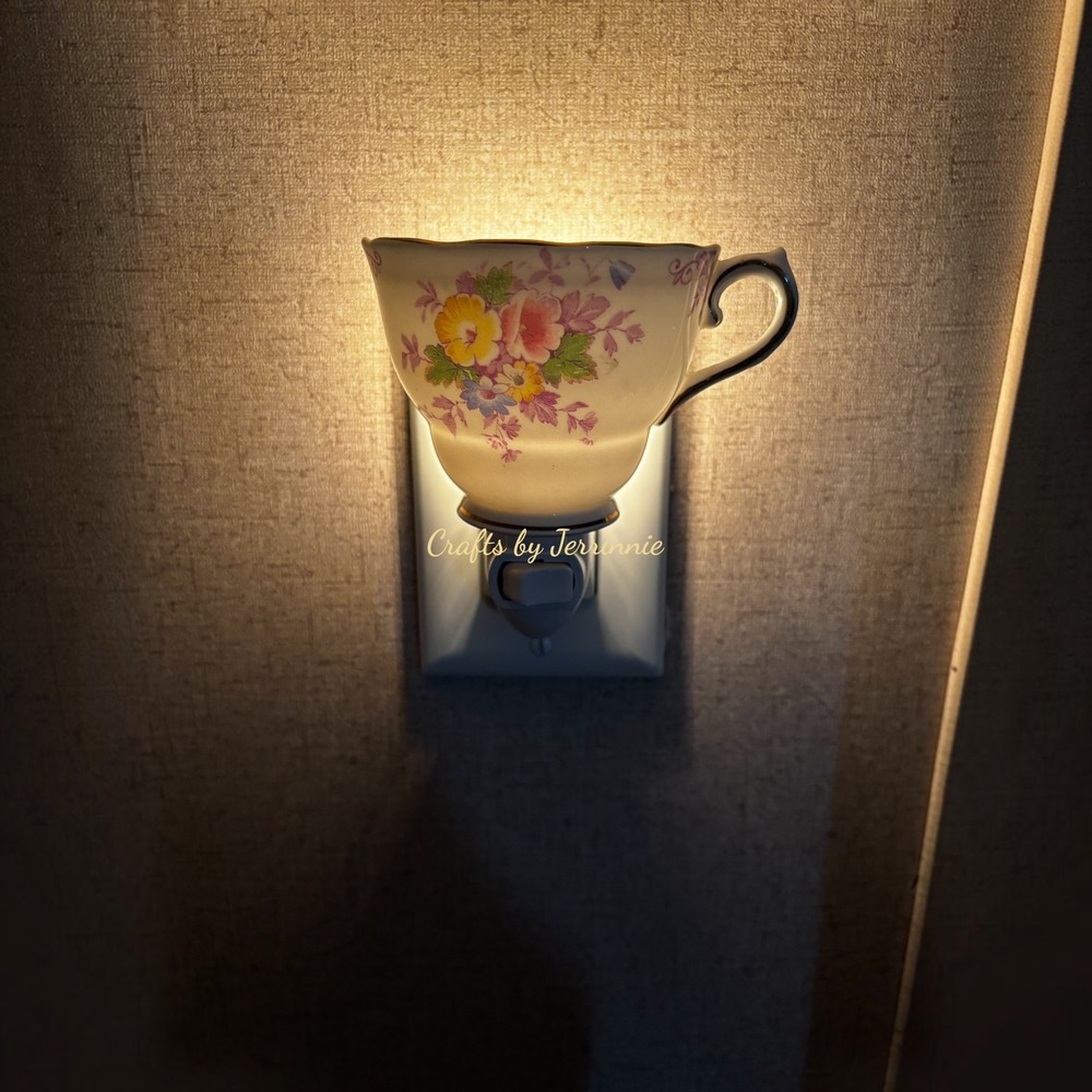 Colclough Handcrafted Tea Cup Night Light